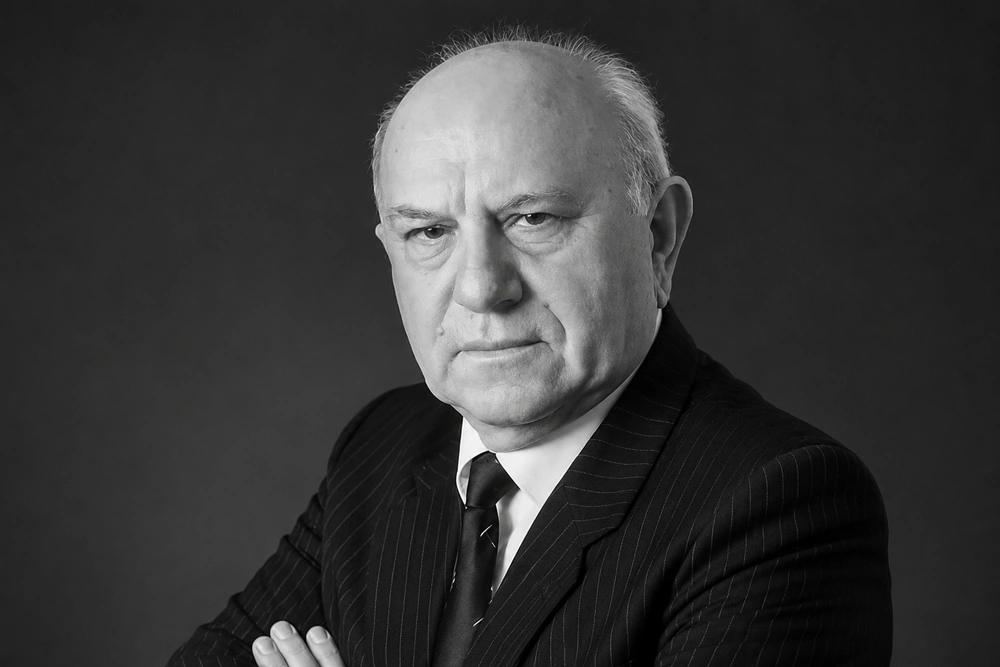 Në përgjithësi Emin Riza realizoi në jetën e tij të punës shumë të frytshme veprimtari të shkëlqyera të restaurimit të arkitekturës së qyteteve, të ruajtjes së monumenteve dhe të shfaqjes së tërë begatisë origjinale të tyre