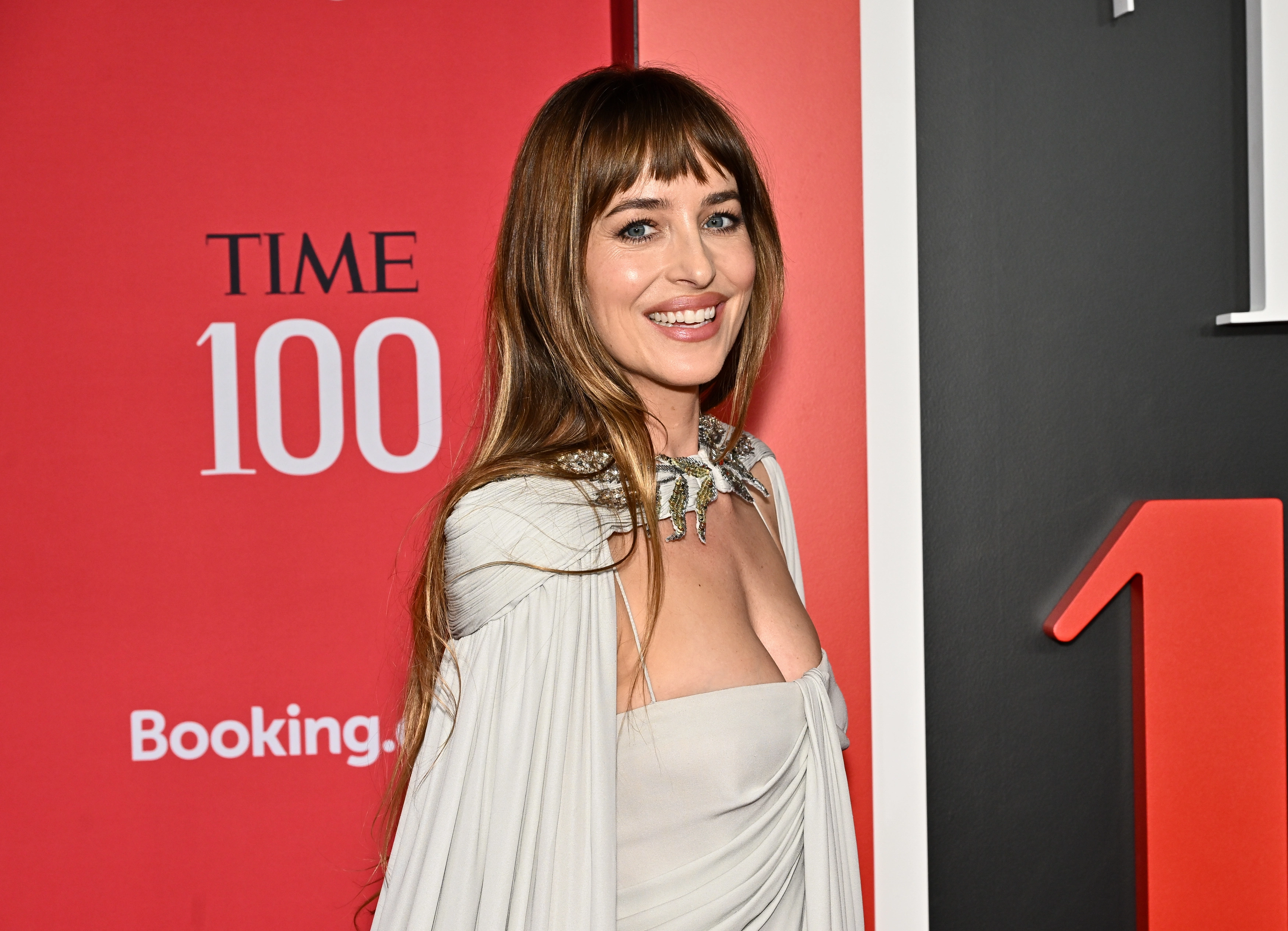 Dakota Johnson shndërrohet në Marilyn Monroe, dalin pamjet e para të filmit të ri