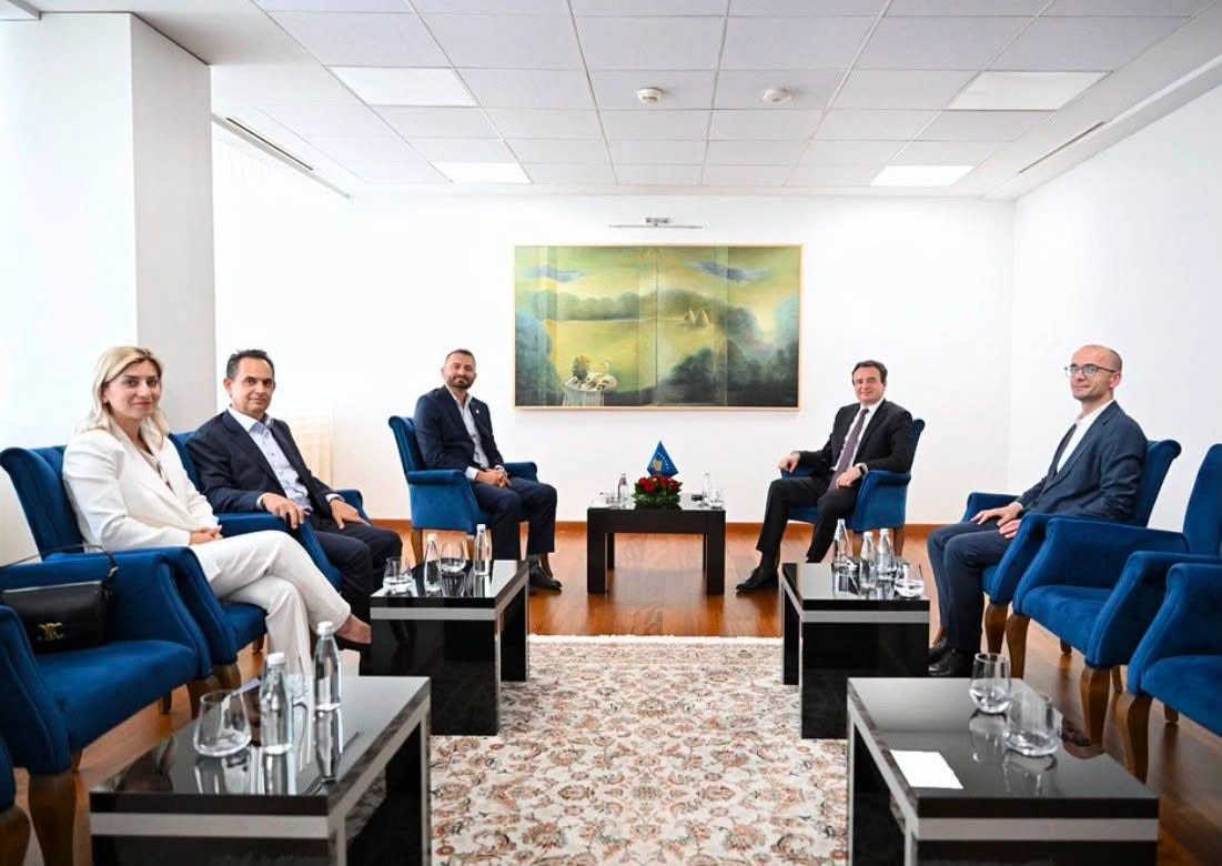Delegacioni i shqiptarëve të Amerikës flet me Kurtin për gazin
