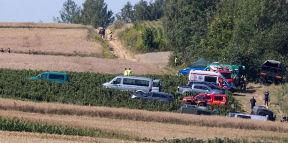 Bie një raketë brenda Polonisë dhe lë krater të thellë, dyshohet se ishte ruse