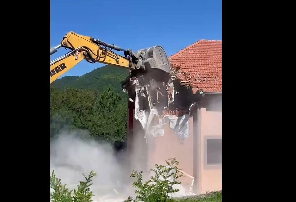 Six more illegal structures near Lake Ujman are demolished