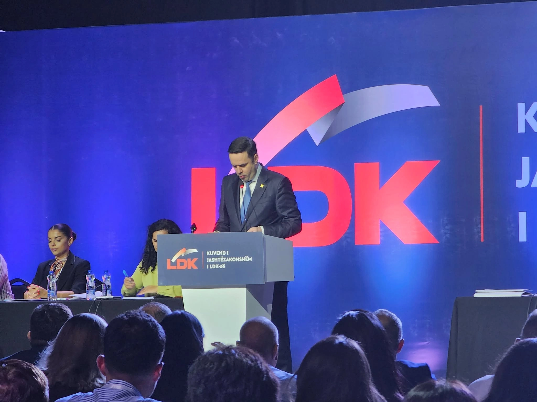 LDK-ja kërcënon me masa ata që s’u binden vendimeve të shumicës e që kundërshtojnë publikisht