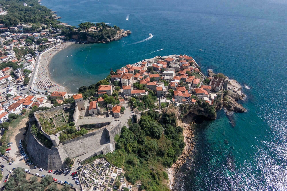 Emërimi i një zyrtareje që votoi kundër njohjes së Kosovës shkakton debat në Mal të Zi