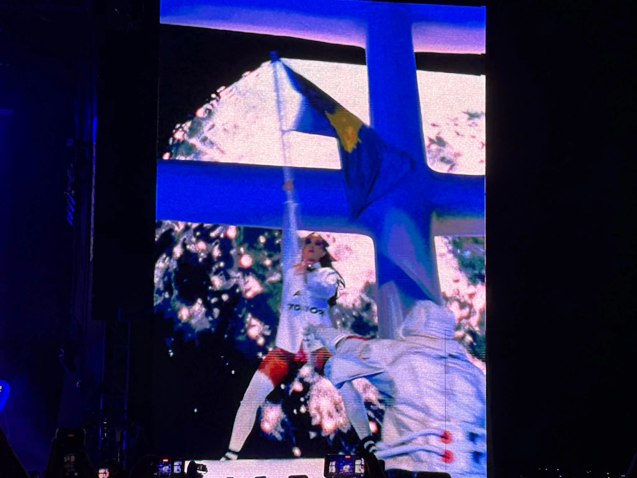 Katy Perry e çon Kosovën në “hapësirë”