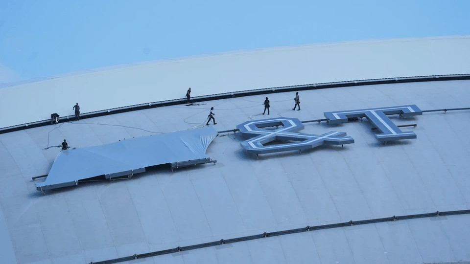 Stadiume të njëjta  emra të rinj