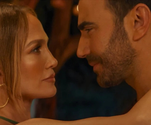 J Lo ka treguar si u përgatit për skenën e saj me bikini në filmin  Office Romance 