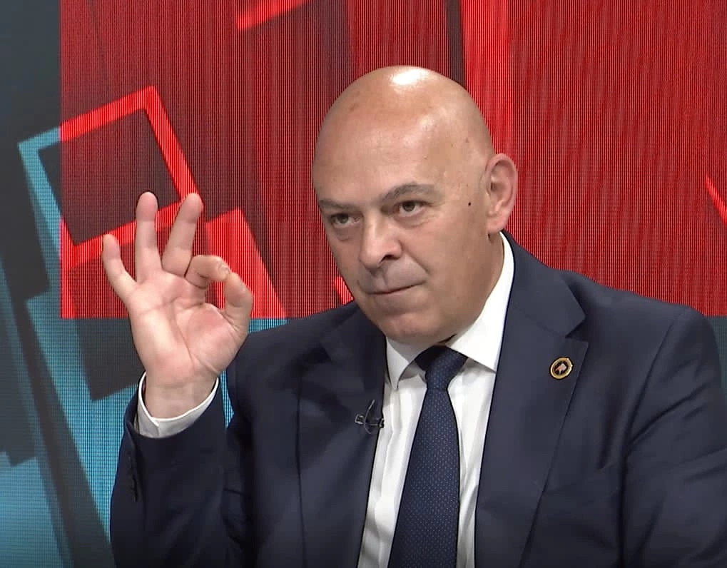 E kam problem me rrejt   Gjini  S i ndërrojmë qëndrimet  rruga e Kurtit është e gabuar