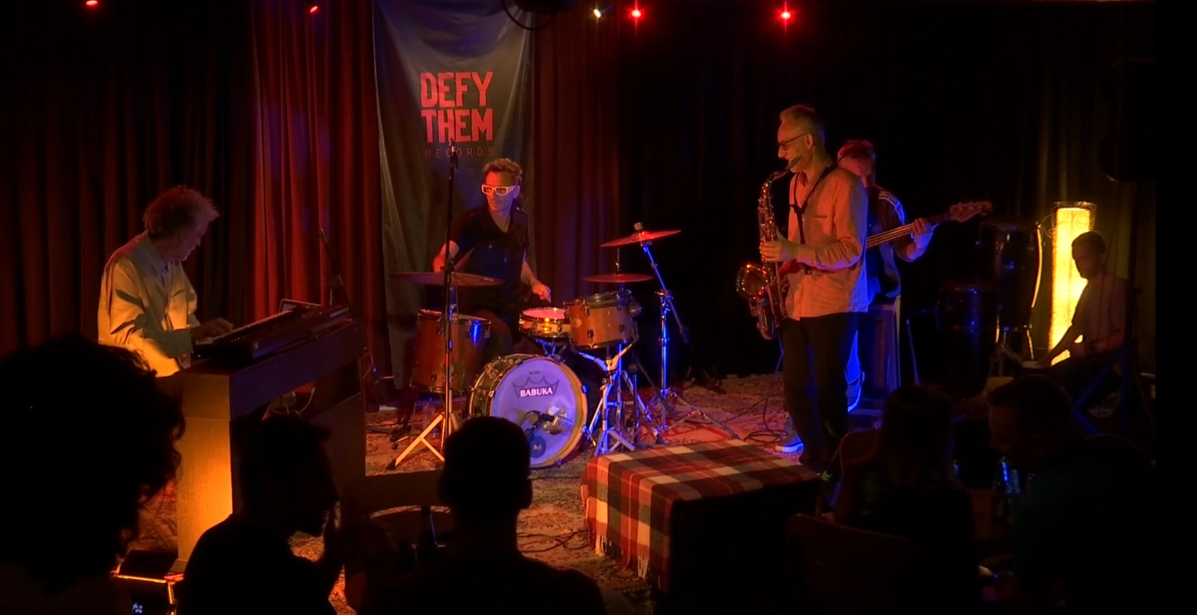 Koncerti i “Classic Jazz Trio+” ka qenë rikthim nostalgjik e rikujtim për kohën kur jazzi në Kosovë mbahej gjallë nga një grusht muzikantësh të përkushtuar. E, interpretimi u dëshmua si energji e asaj kohe që vazhdon edhe sot