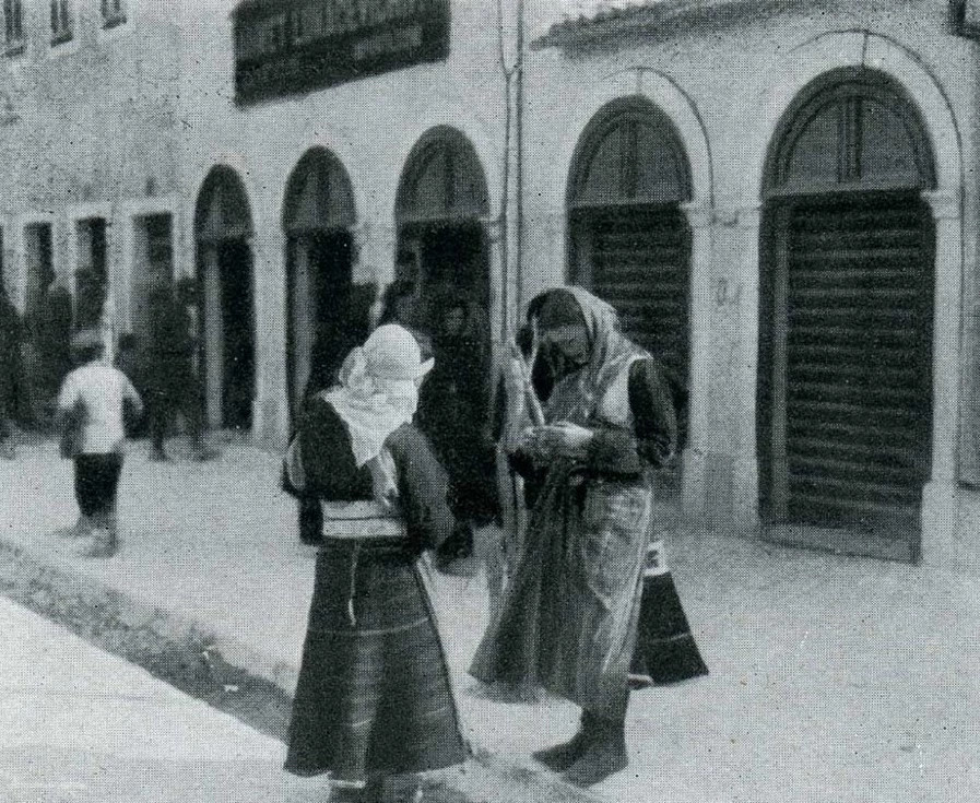 kur-shqiptareve-te-asimiluar-u-pengon-flamuri-kombetar