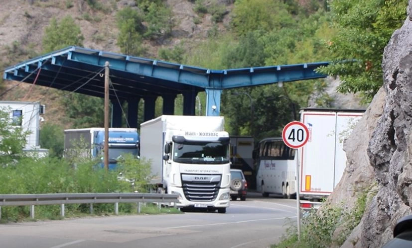 shtetasit-serb-i-gjenden-dy-sprej-ne-bernjak