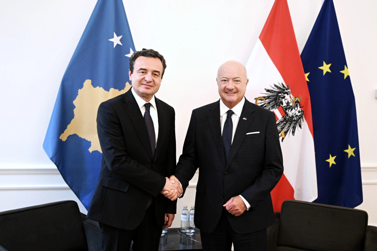Kurti takohet me kancelarin austriak, thekson përk