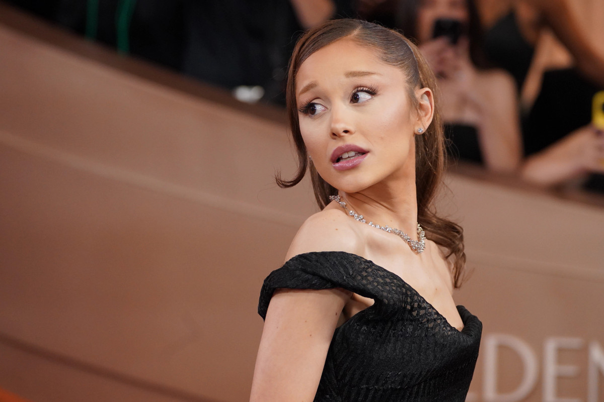 ariana-grande-kritikon-shtepine-e-bardhe-per-perdorimin-e-kenges-se-saj-ne-videon-e-ice-se