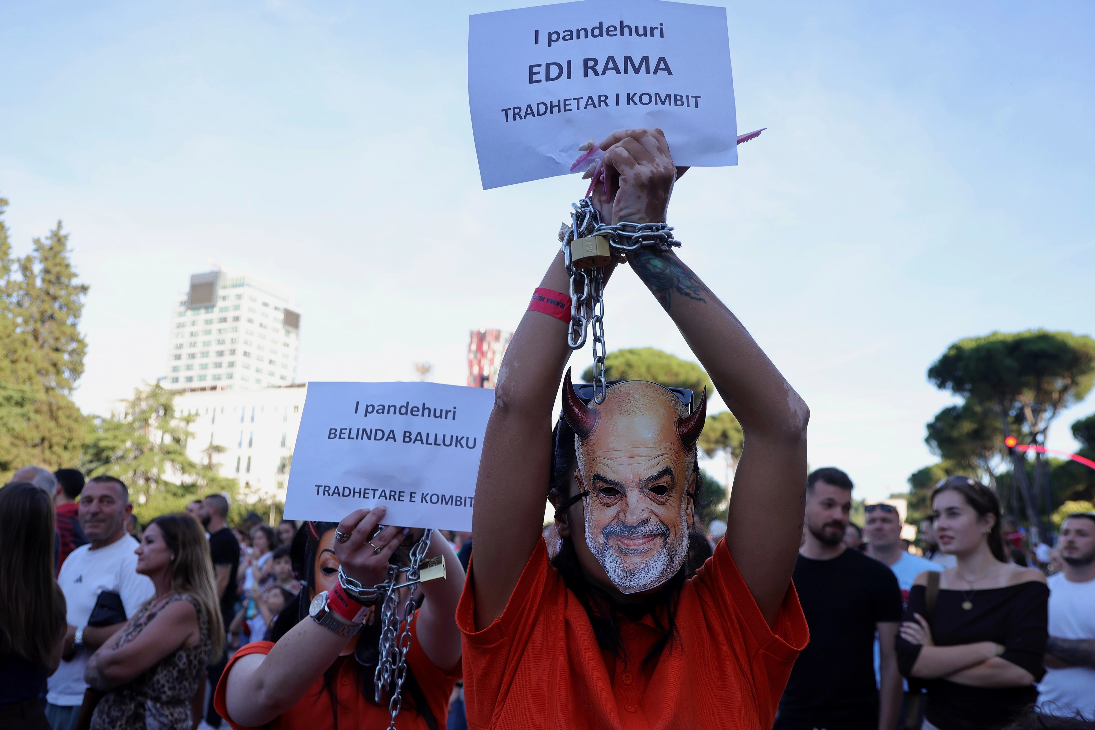 20 ditë protesta në Shqipëri – kërkohet dorëheqja e kryeministrit