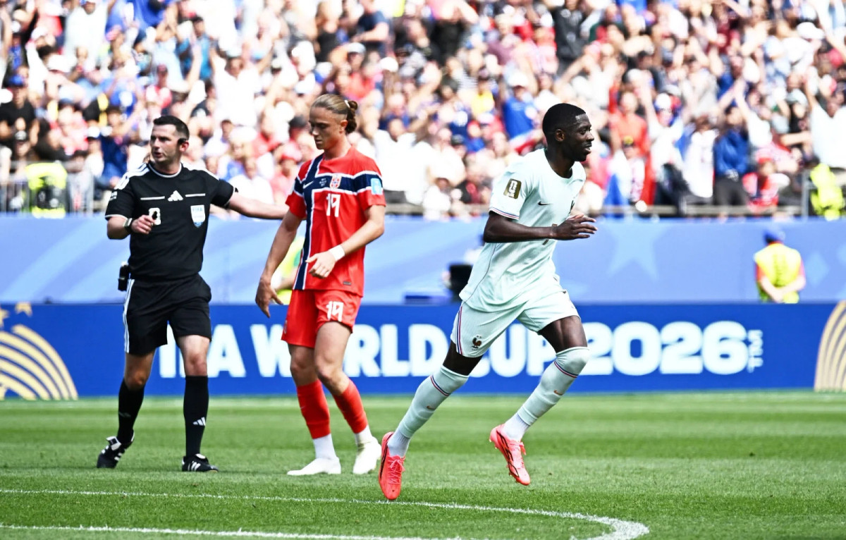 Dembele shkëlqen në pjesën e parë me  hat trick 