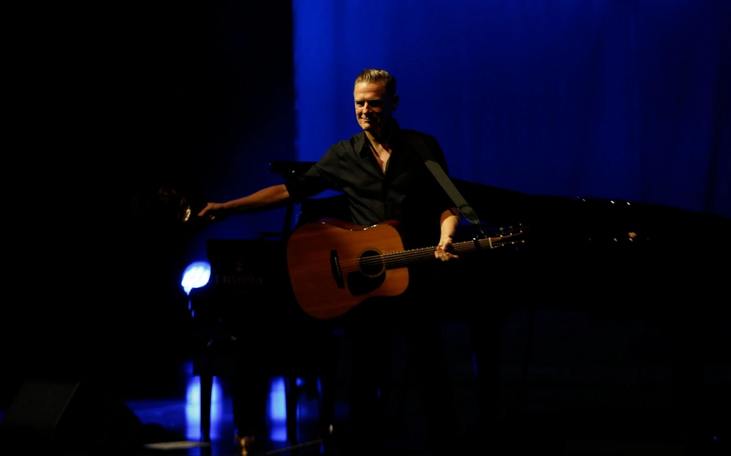 Nga “Run To You” e deri te “Tonight We Have the Stars”, atmosfera u ndërtua gradualisht