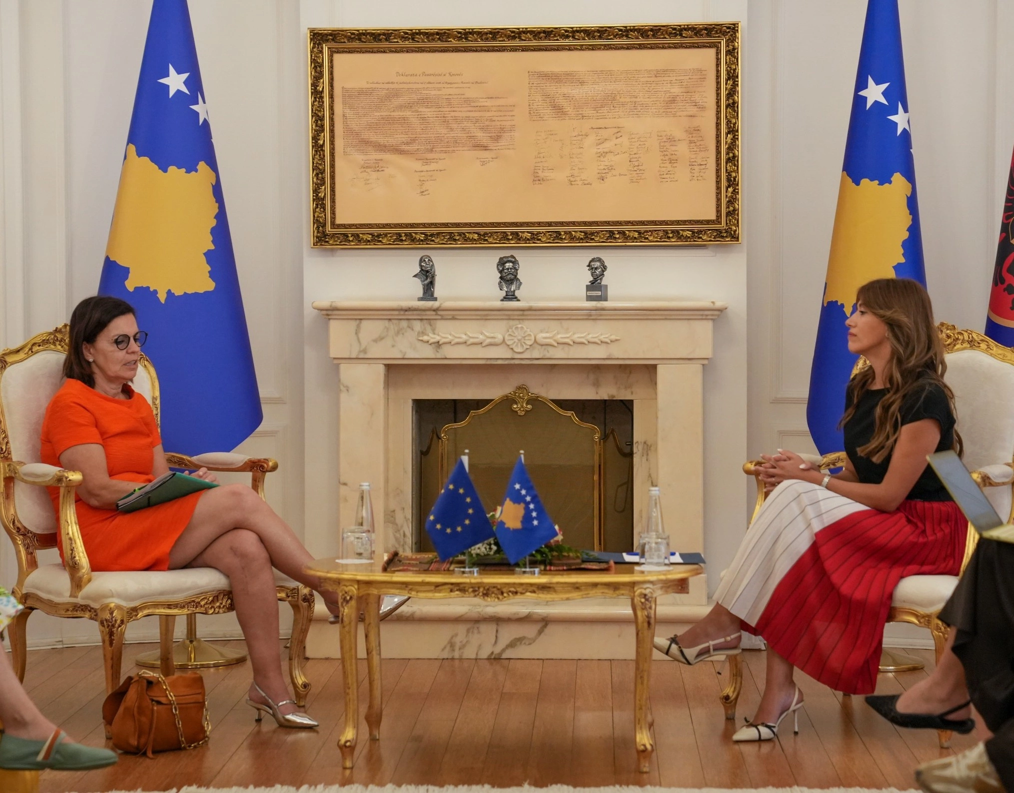 Albulena Haxhiu dhe Valentina Supreti