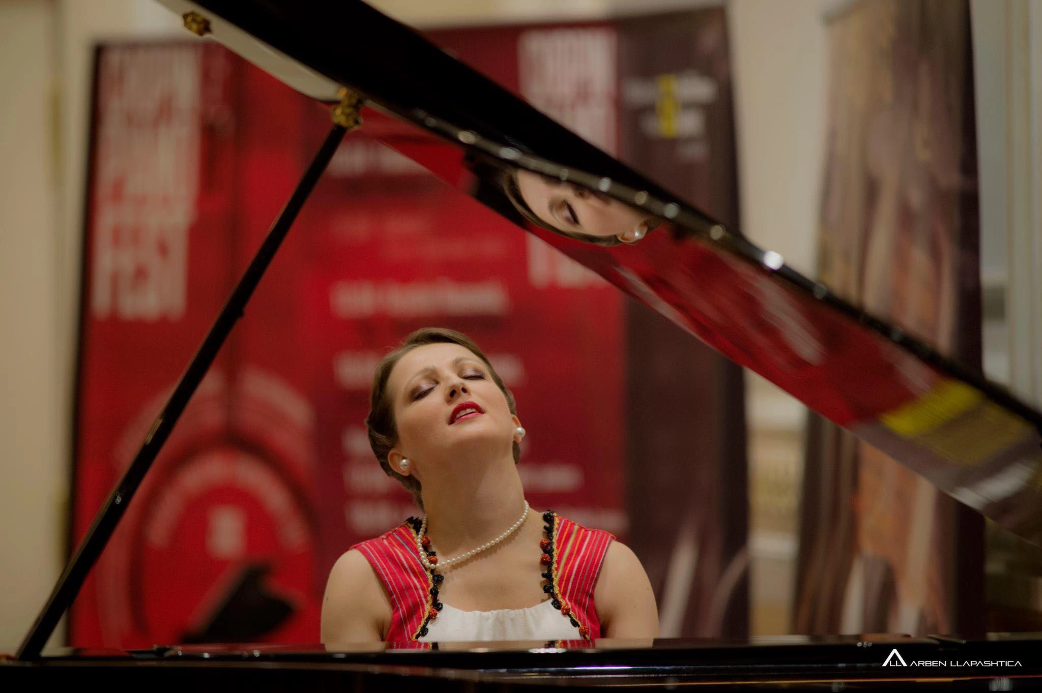 Pianistja e lindur në Prishtinë, Ardita Statovci, vlerësohet nga kritika si interpretuese e sinqertë, e qartë dhe shumë emocionale, me cilësi super-elitare