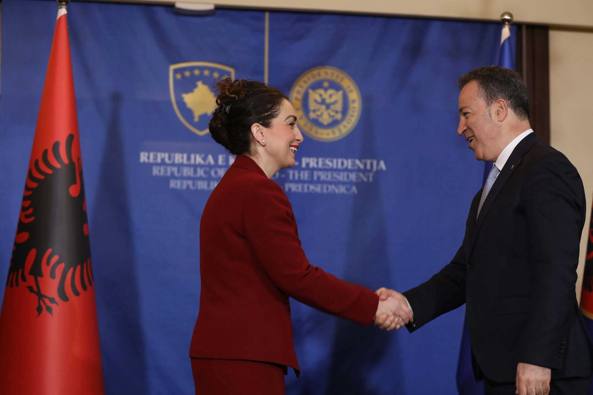 Kryetari i Kuvendit të Shqipërisë, Niko Peleshi dhe presidentja Vjosa Osmani