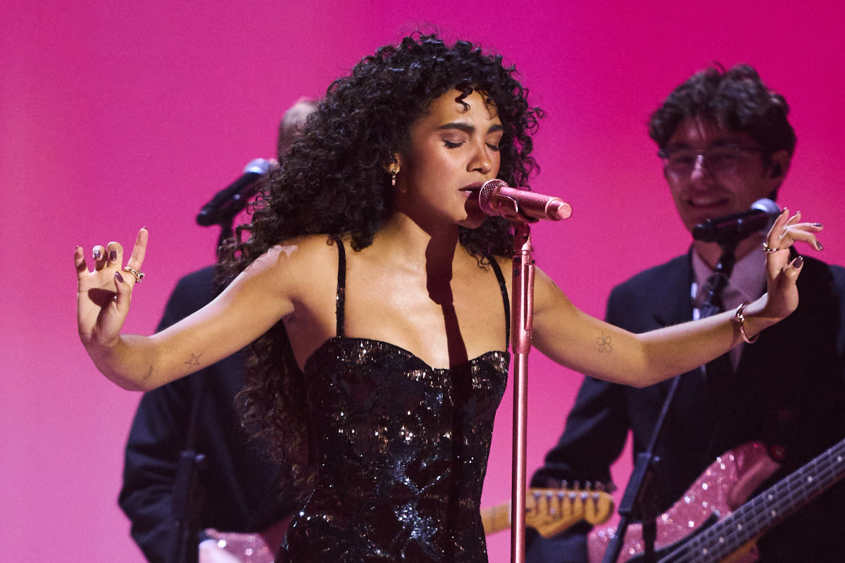 Olivia Dean  kurorëzohet  mbretëresha e re e pop it britanik