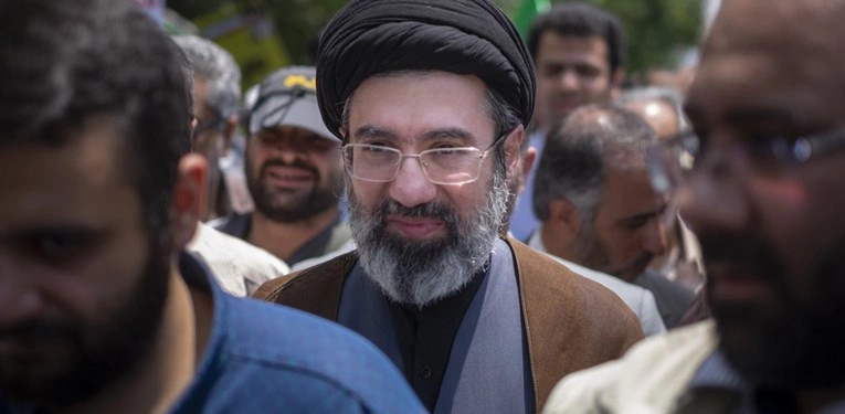 raportohet-se-pasardhesi-i-ali-khameneit-eshte-zgjedhur-djali-i-tij