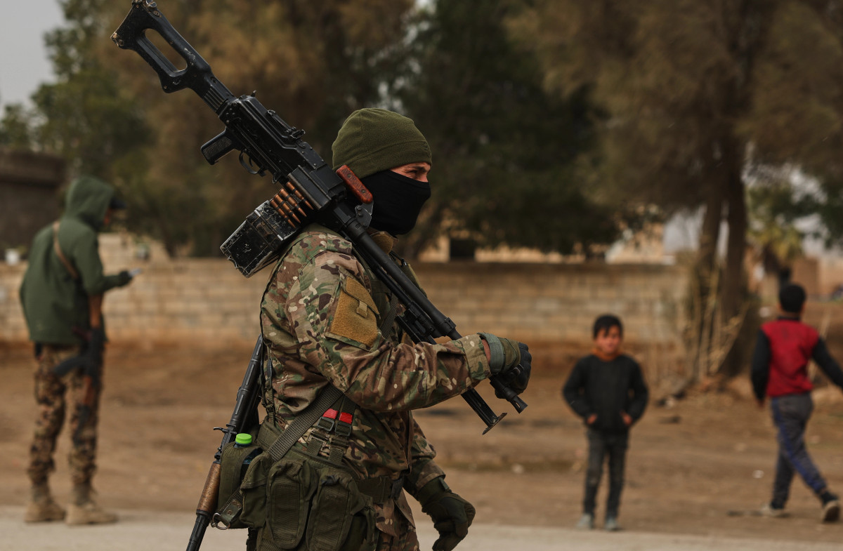 Siria dërgon mijëra trupa në kufi me Libanin