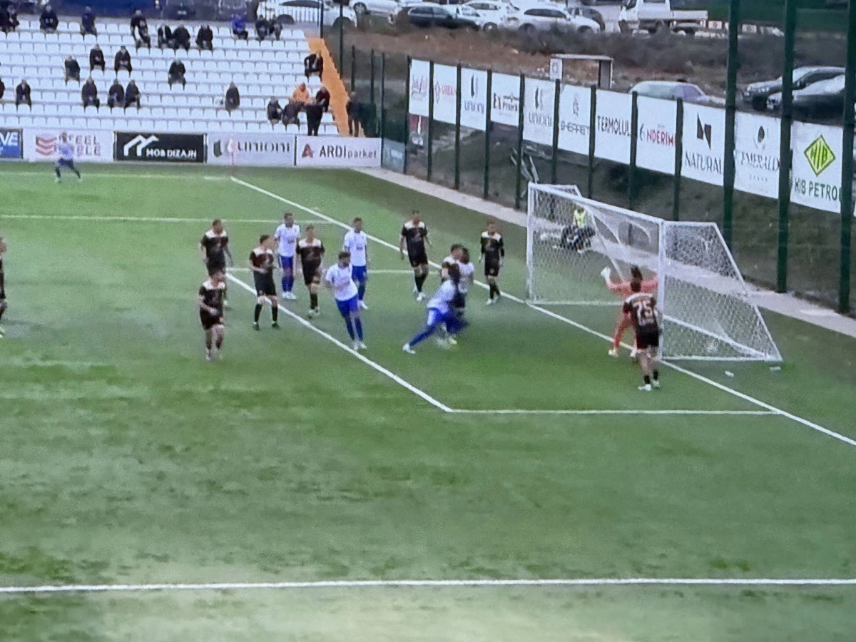 Autogol i çuditshëm nga portieri i Vushtrrisë