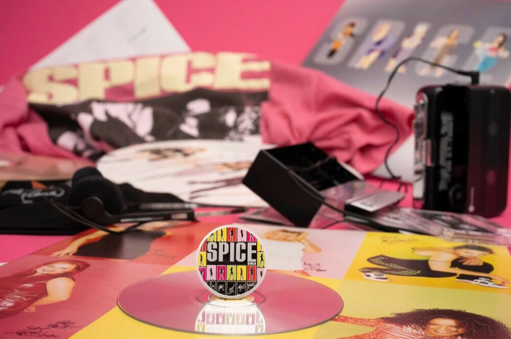 Spice Girls nderohen me përjetësim në monedhë 5 funtëshe