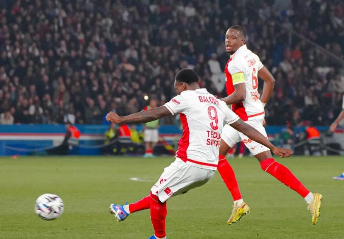 PSG ja mposhtet nga Monaco në derbi