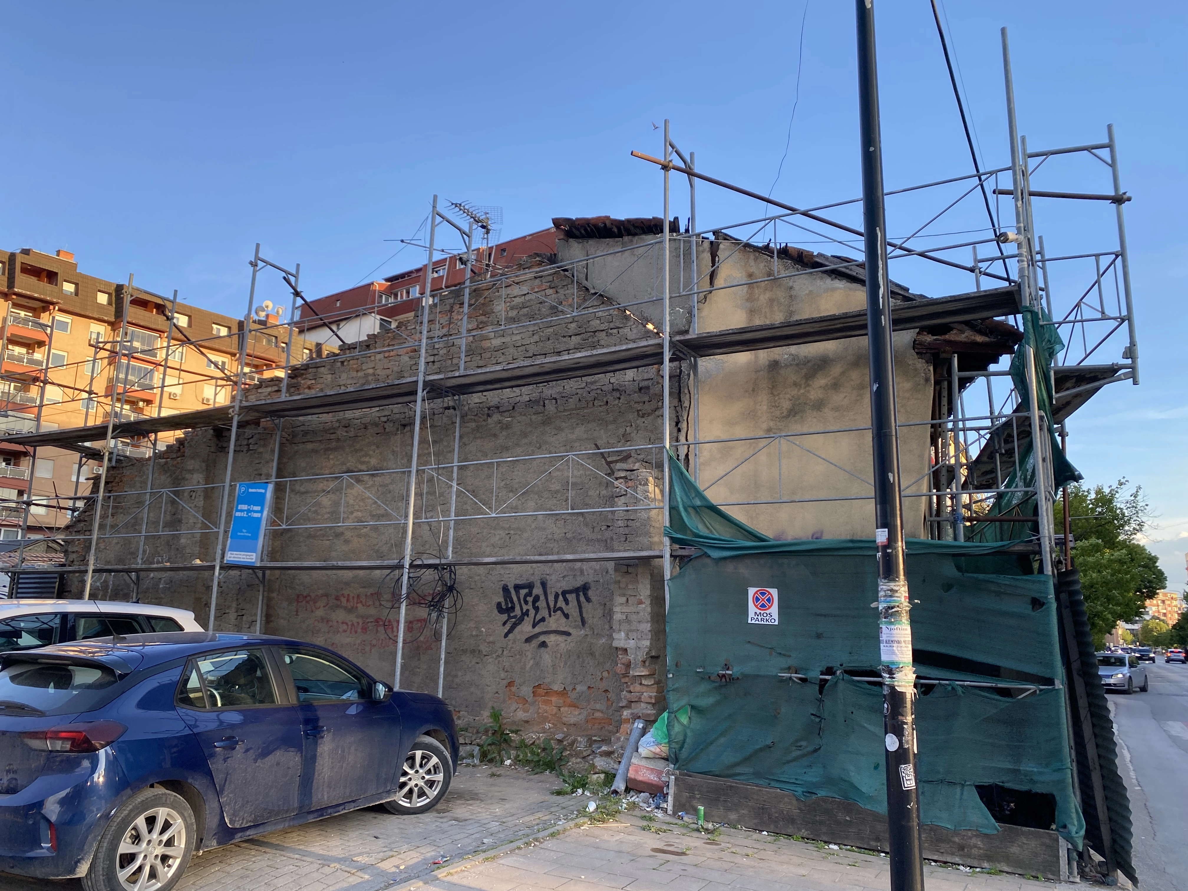 Shteti në tentimin e katërt për restaurimin e monumentit midis Prishtinës