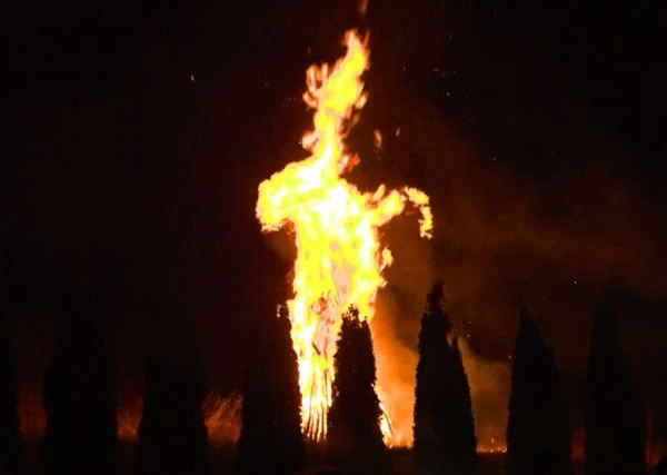 28-vjetori i Epopesë së UÇK-së kulmon me ndezjen e zjarreve