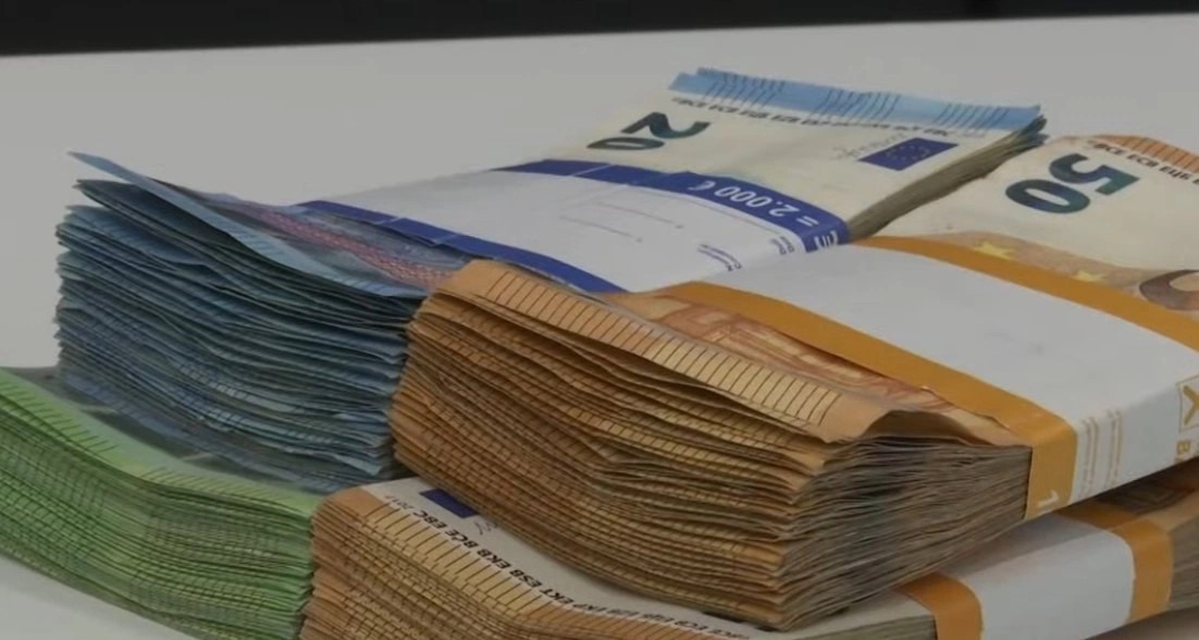 Supremja lejon borxh me interes deri në 12  nga kompani që s kanë licencë nga BQK ja