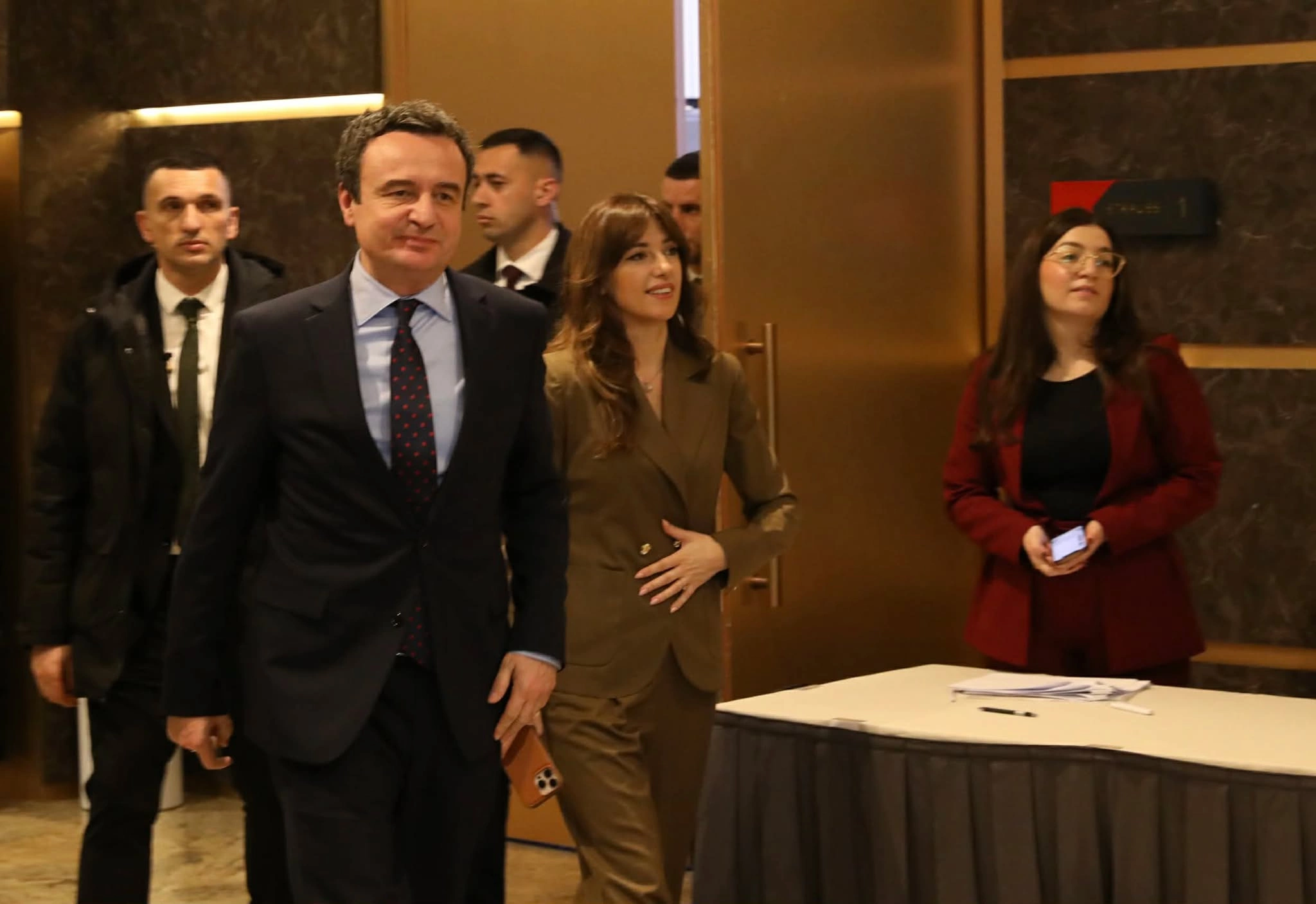 Albin Kurti dhe Albulena Haxhiu