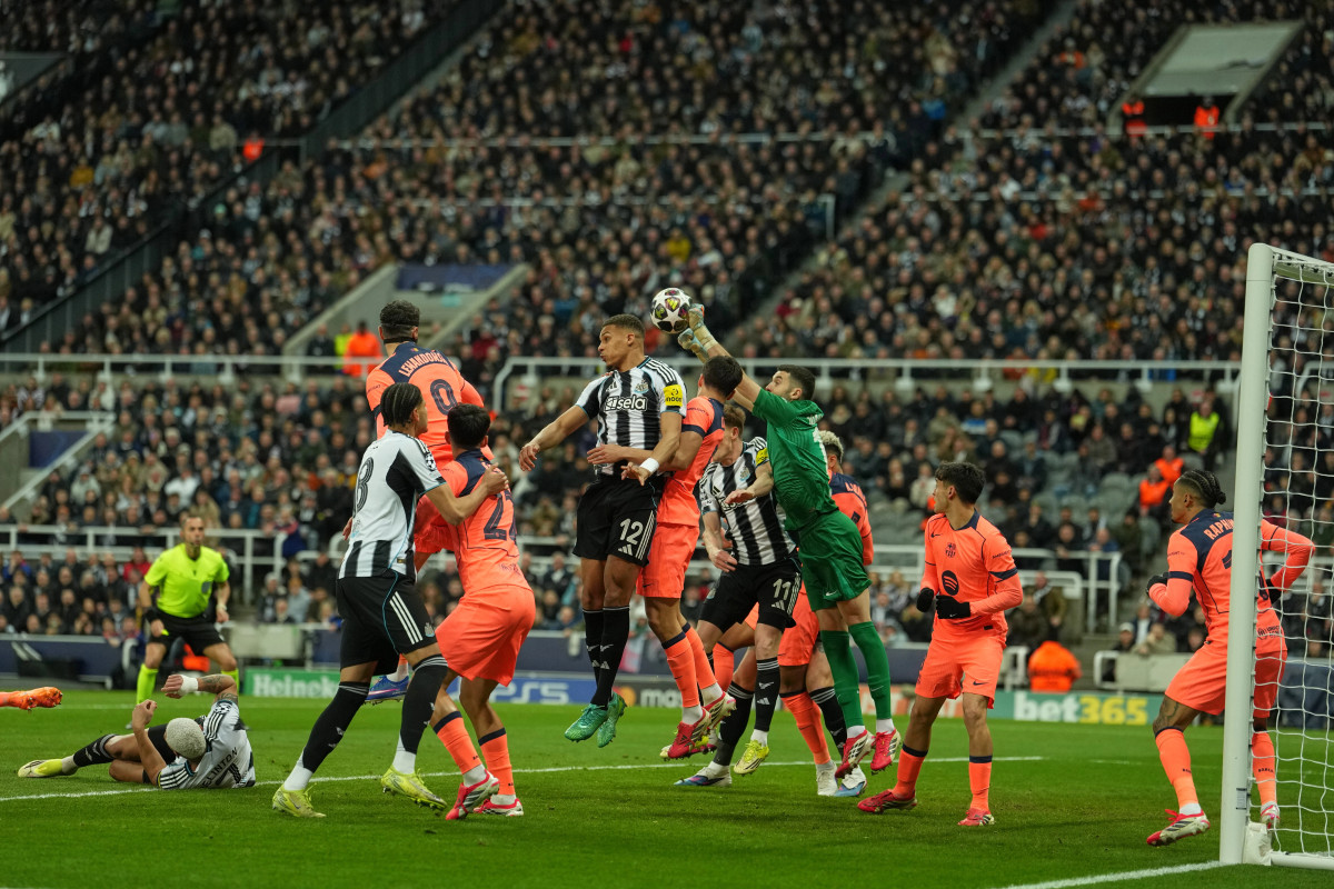 Mbyllet baras pjesa e parë e ndeshjes Newcastle   Barcelona