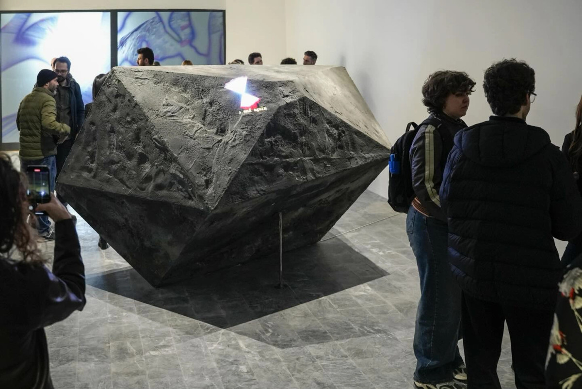 Arratisja në botë tjetër me  të zhbësh  të shpërbëhesh  të zhdukesh 