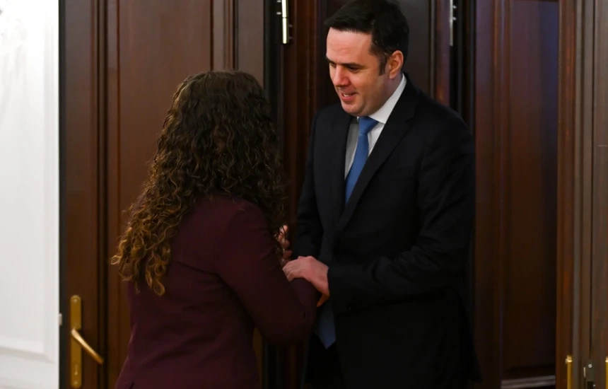 Lumir Abdixhiku - Vjosa Osmani