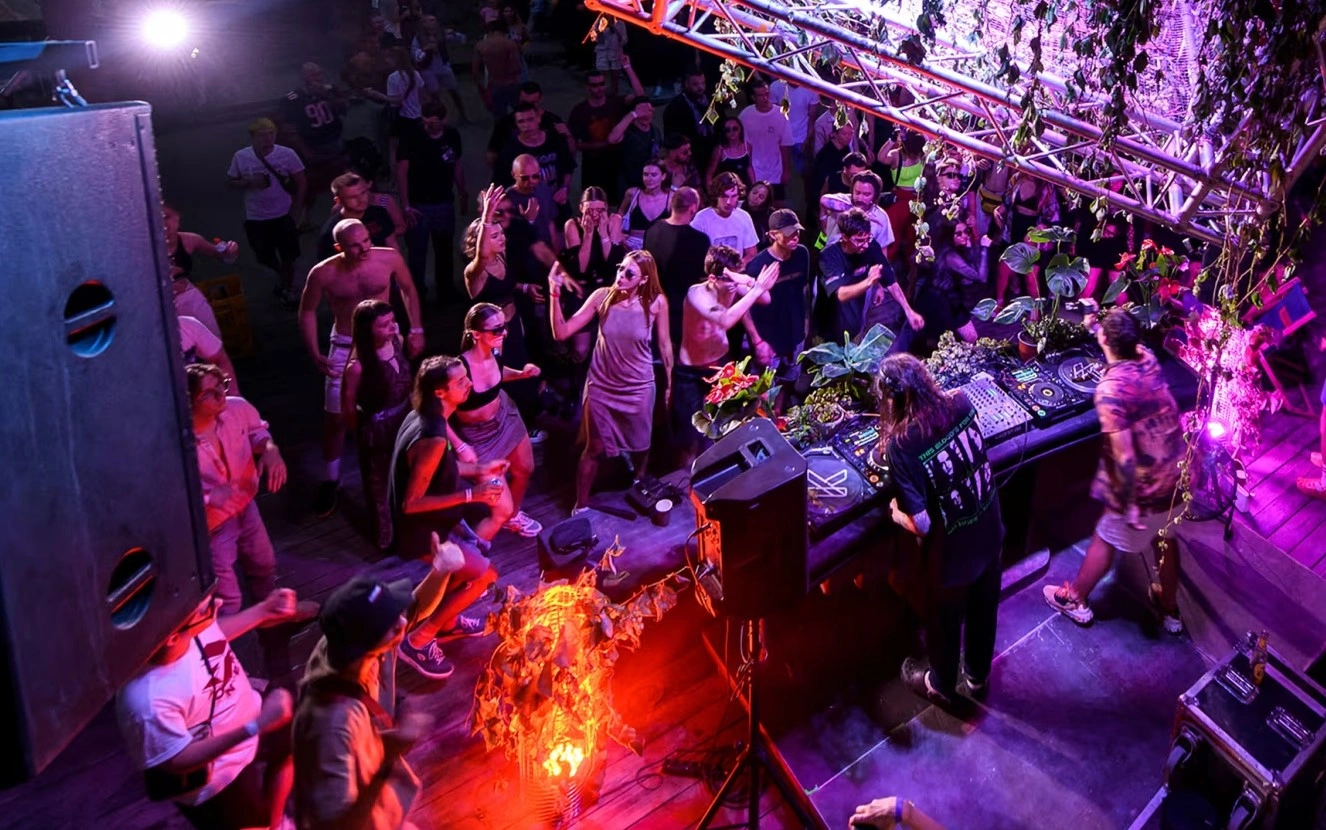 Pas katër vjetësh luftë, vallëzimi është bërë formë rezistence për ukrainasit