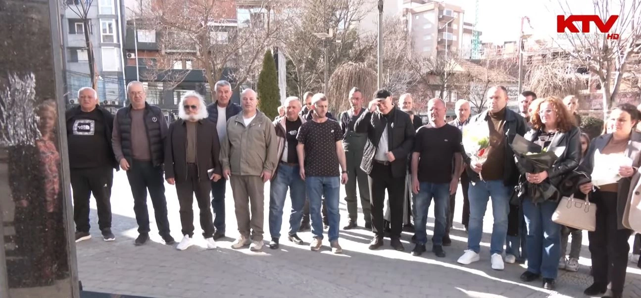 Në 27-vjetorin e krimit, të mbijetuarit dhe familjarët kujtojnë viktimat e masakrës që kryen serbët