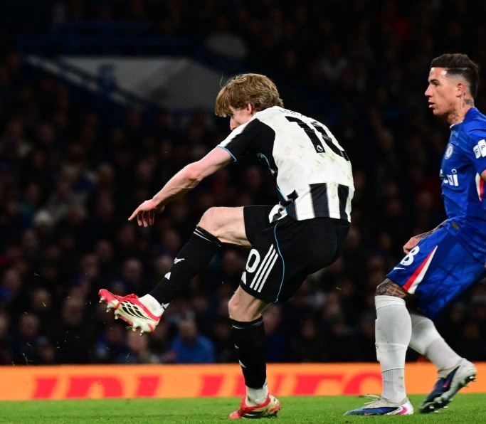 Newcastle mposht Chelsean në shtëpi