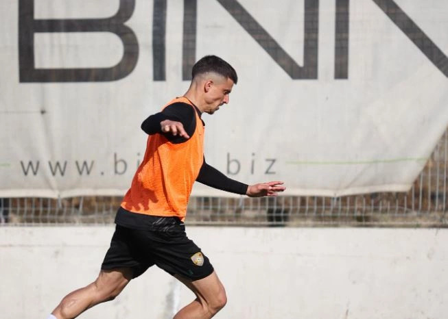 ballkani-ne-epersi-prej-dy-golash-pas-pjeses-se-pare-te-derbit