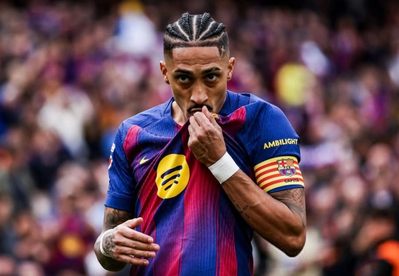 Raphinha shkëlqen me  hat trick  në fitoren e Barcelonës