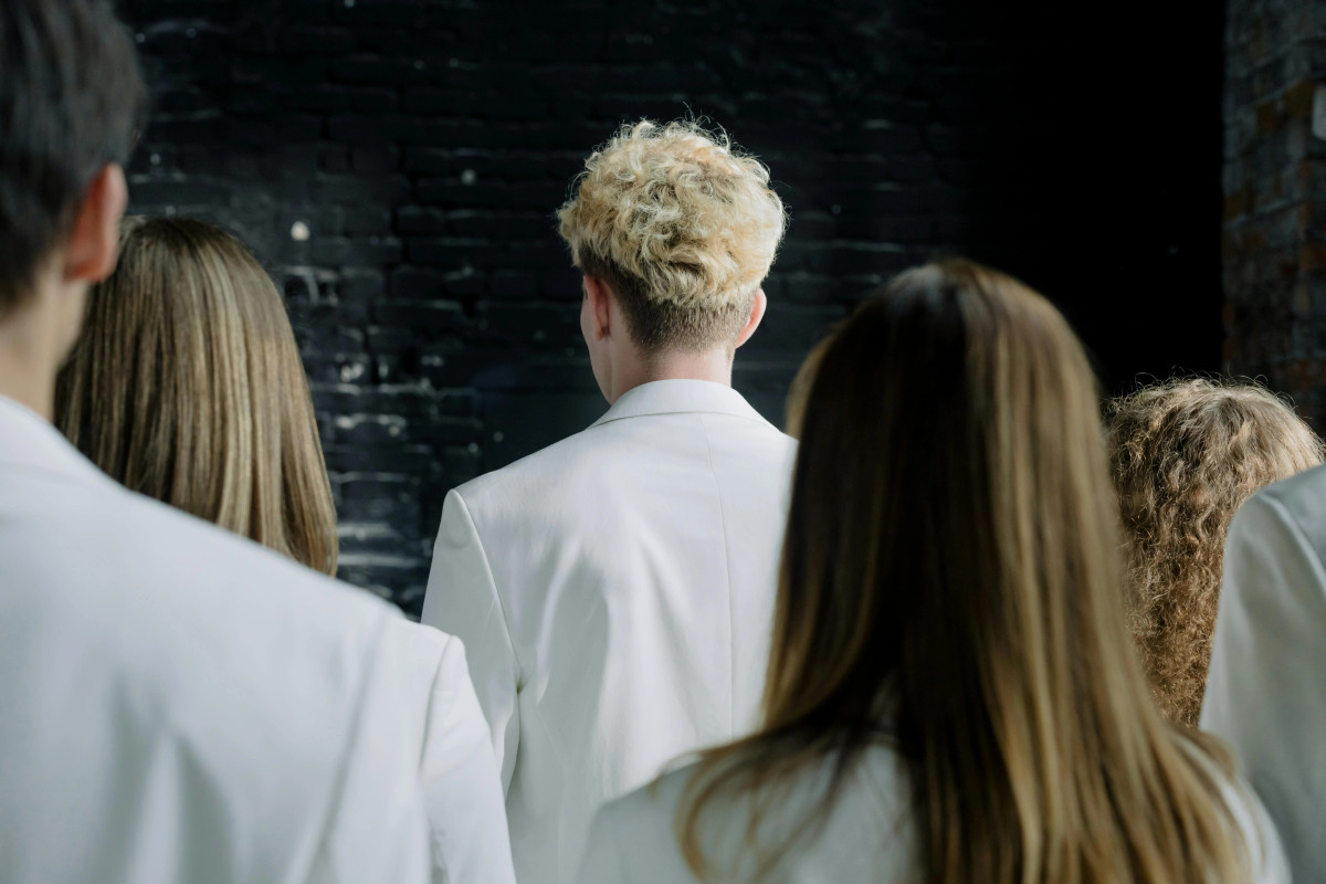 Djemtë e gjeneratës Z mendojnë se gratë duhet t u binden burrave