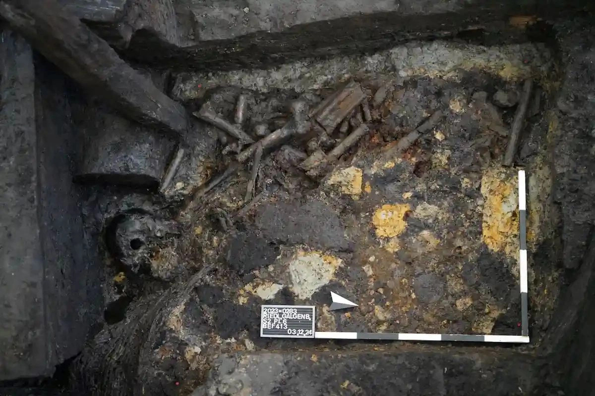 Gjurmë të elitës në varrin e plaçkitur dy mijë e 600 vjetësh