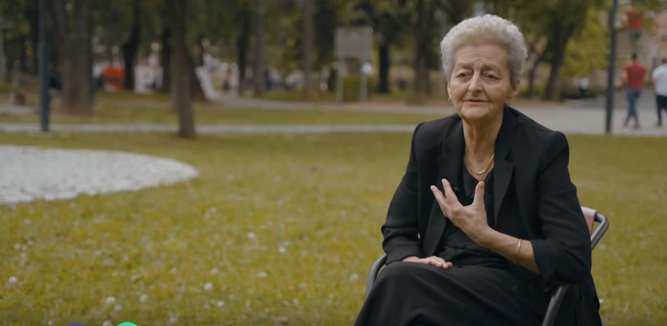 Xhejlane Gutajn e merrte malli fort për këngë. “Sepse 40 vjet nuk janë pak”, thoshte ajo