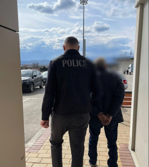 Arrestohet e lirohet një i dyshuar për krime lufte në Prizren