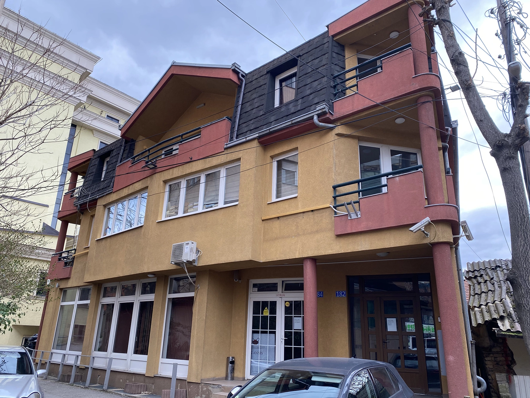 Objekti ku gjendet me qira Instituti Arkeologjik i Kosovës