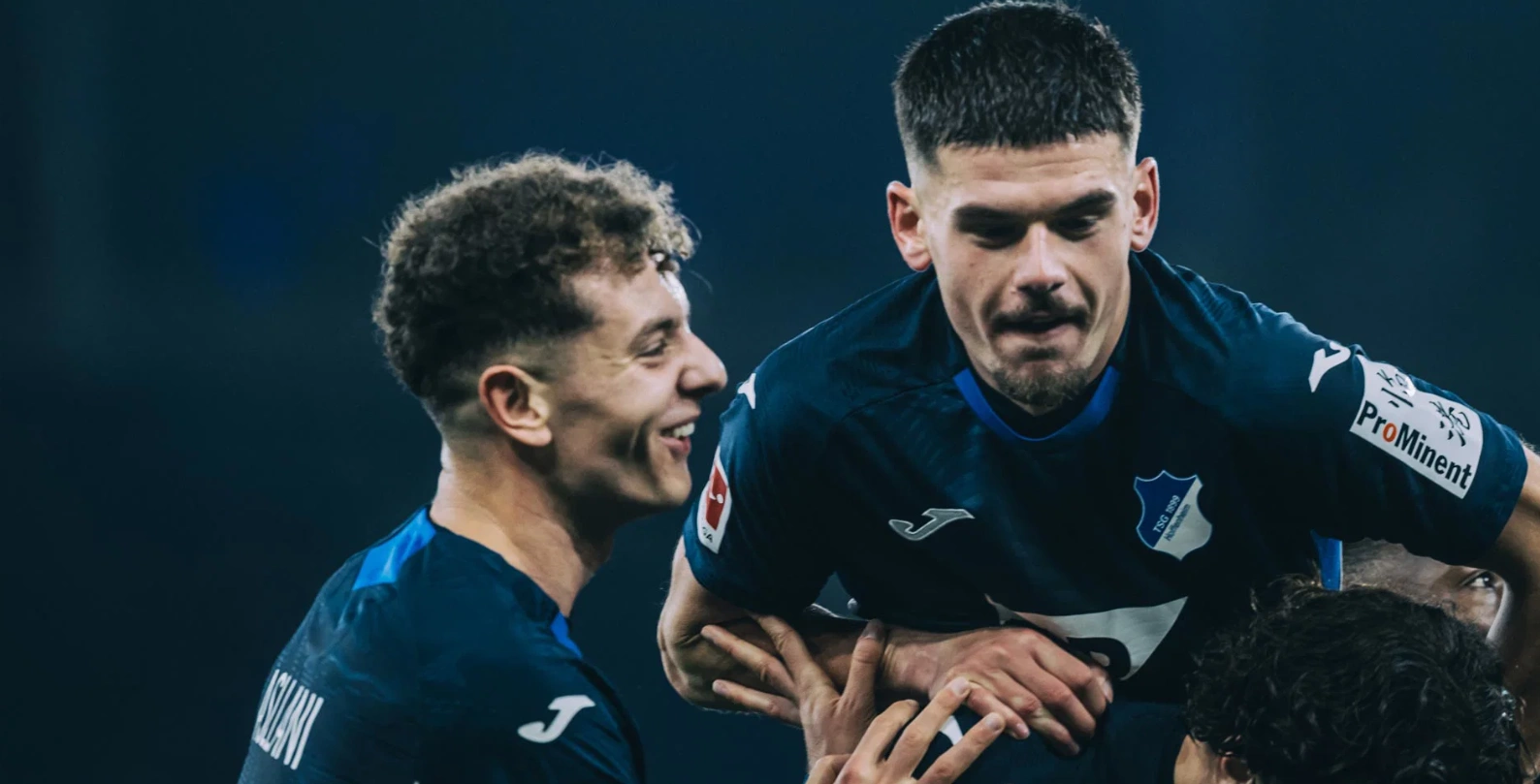 Fisnik Asllani - Albian Hajdari