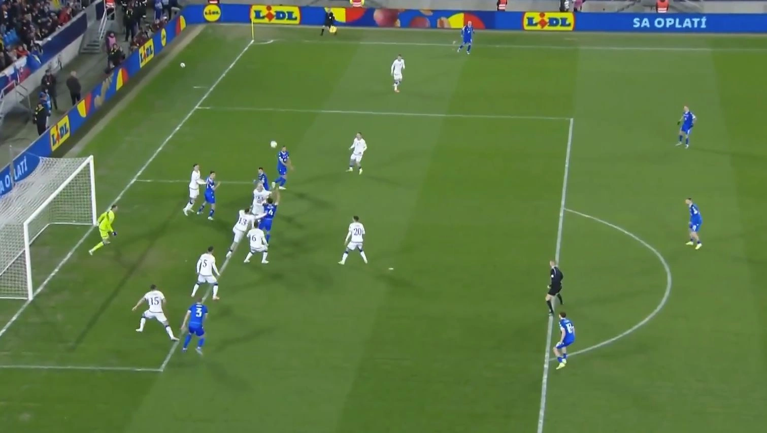 LIVE: Shokohet Kosova, pëson gol