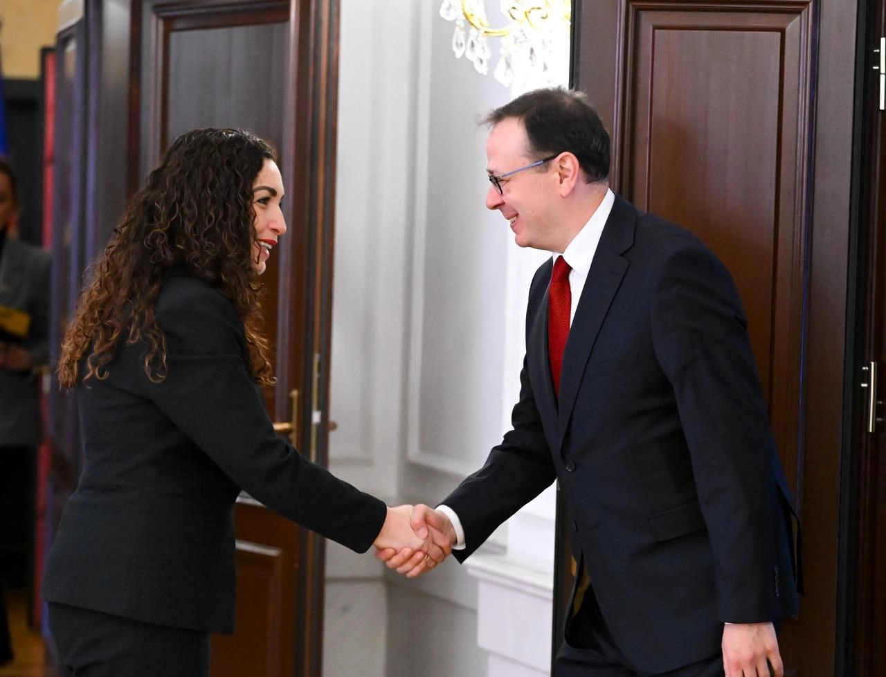 Osmani e ambasadori turk flasin për ushtrinë e futbollin