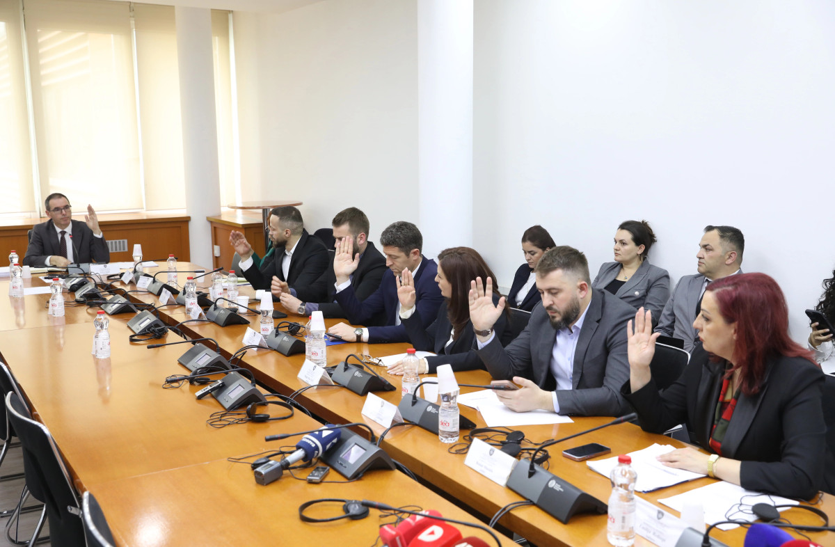 komisioni-per-buxhet-procedoi-ne-kuvend-4-marreveshje-nderkombetare