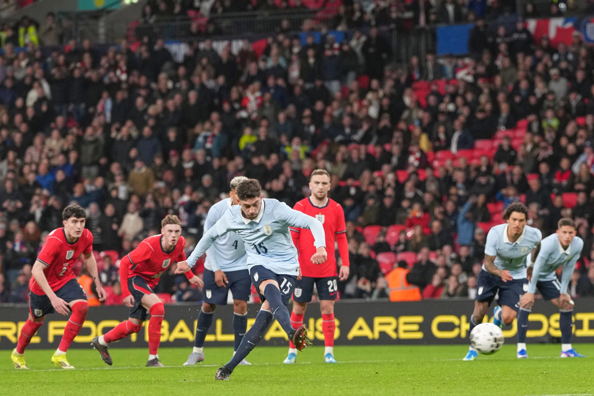 Anglia barazon me Uruguain  Valverde shënon në minutën e 94 t